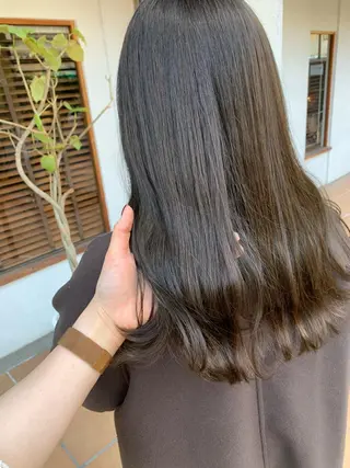ロング カラー putri 川邉 優花のヘアスタイル