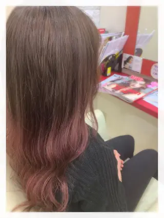セミロング カラー ヘアアレンジ 今村公介 ブリーチ特化、派手髪のヘアスタイル