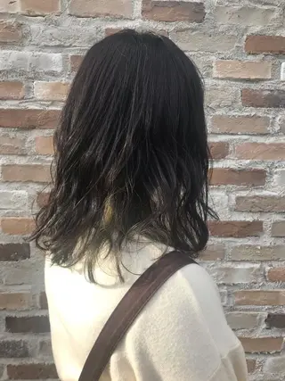 セミロング カラー 泉谷 莉可のヘアスタイル