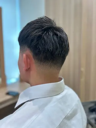 ショート メンズ ハイトーン× デザイン　Runoのヘアスタイル