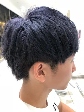 ショート カラー 坪井 彰吾のヘアスタイル