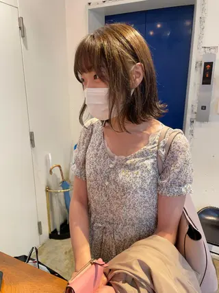 ミディアム カラー MIOベージュカラー 柔らかいカラーのヘアスタイル