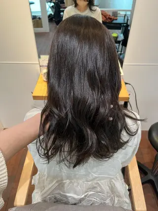 ミディアム カラー 片岡 由依のヘアスタイル