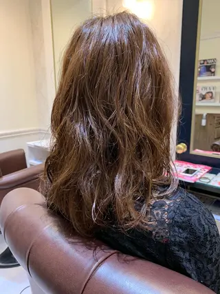 ミディアム パーマ 粟田 めぐみのヘアスタイル