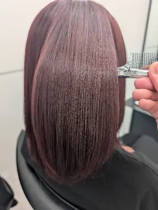 ミディアム 艶髪／オリーブ系／ 肌が綺麗に見えるお色のヘアスタイル