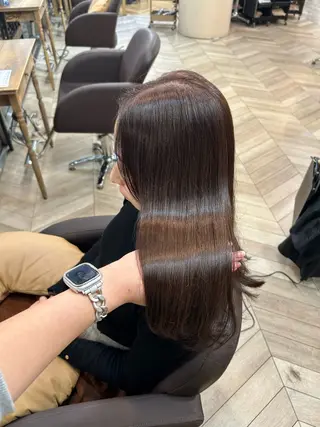 セミロング カラー AYANO ／レイヤー／オリーブのヘアスタイル