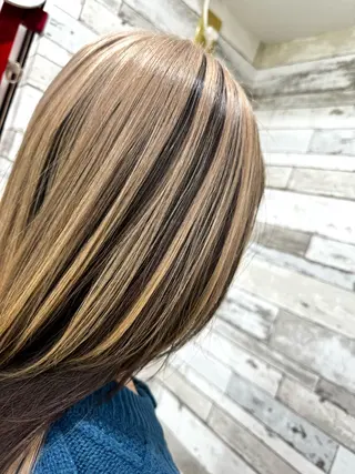 セミロング カラー 看板犬がお出迎え◎ 初めてでも安心◎のヘアスタイル