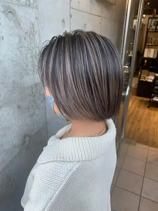 ショート カラー ミルクティーベージュ ブリーチ 店長 清水のヘアスタイル