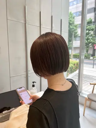 ショート カラー ミオ💎ショート 透ける暗髪のヘアスタイル