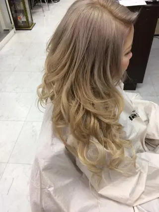 ロング カラー ヘアアレンジ ハイトーン Arphyのヘアスタイル