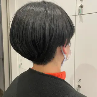 ショート カラー 中根 麻友香のヘアスタイル