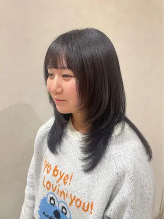 セミロング rush/松岡 音羽/東大阪𓈒𓋜のヘアスタイル