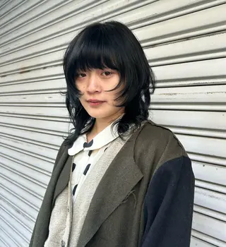 ミディアム カラー 越阪部 碧子のヘアスタイル
