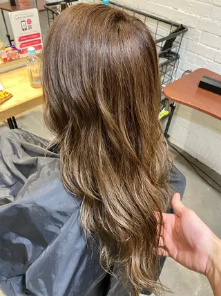 カラー 前田 輝のヘアスタイル