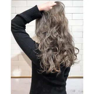 ロング EIGHT plum TOKIOリミテッドのヘアスタイル
