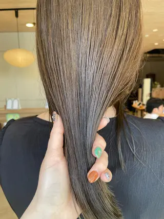 カラー うる艶レイヤーカット hinakoのヘアスタイル