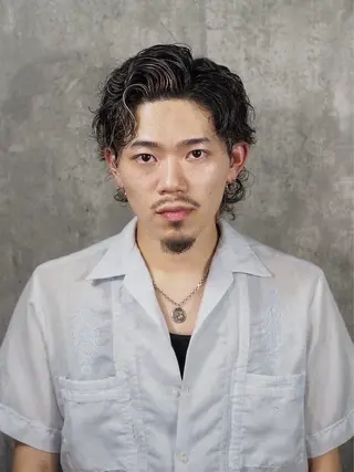 ミディアム 阿賀 佑季のヘアスタイル