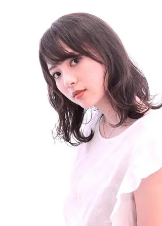 ミディアム 鶴﨑 美優亜のヘアスタイル