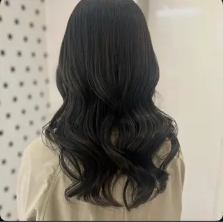 セミロング パーマ コテ巻きパーマ💙 シノヤユイのヘアスタイル