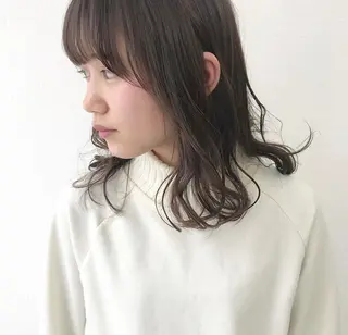セミロング カラー オリーブ/アッシュ やわらか透明感カラーのヘアスタイル