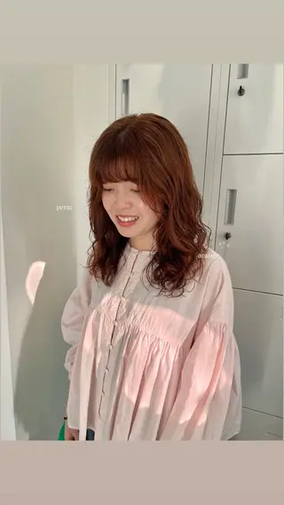 セミロング パーマ 黒阪 なみのヘアスタイル