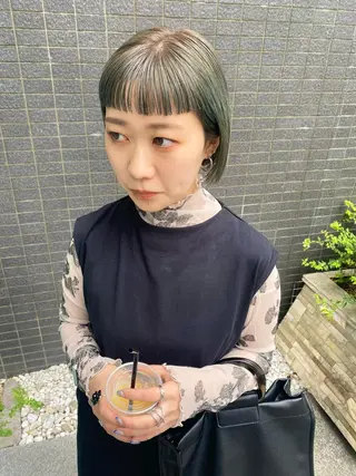 ショート カラー パーマ ヘアアレンジ デザインカラー/ボブ ブリーチカラー/ユリのヘアスタイル