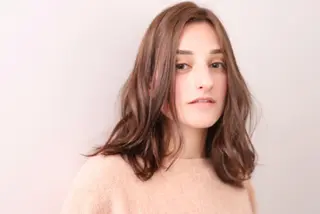 ミディアム カラー 鈴木 麻希のヘアスタイル