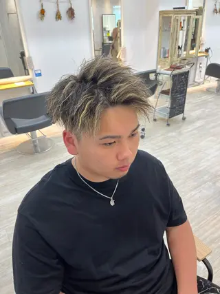 ショート カラー パーマ メンズ 嵯峨 大地／パーマ／ ハード系／特殊系のヘアスタイル