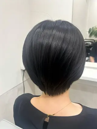 ショート makoto⌇レイヤ ー⌇艶カラー🍒のヘアスタイル