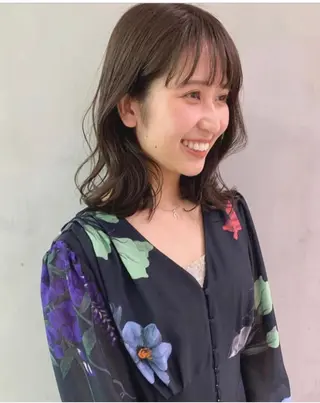 ミディアム カラー yui .のヘアスタイル