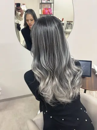 ロング 岸川 恭子のヘアスタイル