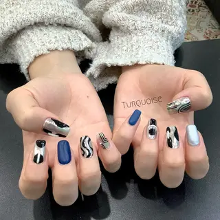 ネイル 個性派ネイルサロン 💅🏼ターコイズのネイルデザイン