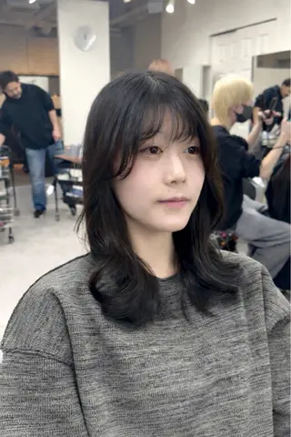 セミロング 🫧とぅるん艶髪🫧 透明感カラー×猿渡のヘアスタイル