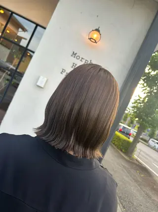 ミディアム カラー 井上 花音のヘアスタイル