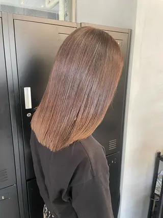 セミロング 韓国風レイヤー ハイトーンRYOTAのヘアスタイル