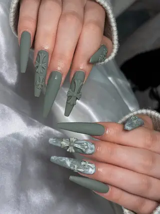 ネイル LEELA NAIL STUDIOのネイルデザイン