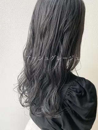 ロング カラー 沢田 瞳のヘアスタイル