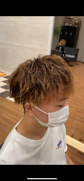 ミディアム パーマ メンズ 鵜飼 真伍のヘアスタイル