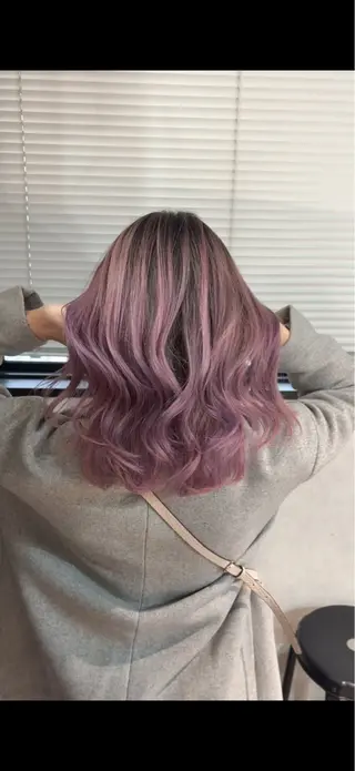 ミディアム カラー 🌟心斎橋レイヤー 艶ハイトーン/ウルフのヘアスタイル