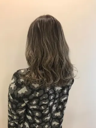 ミディアム カラー 顔まわりカット✄ ベージュカラー🧸のヘアスタイル