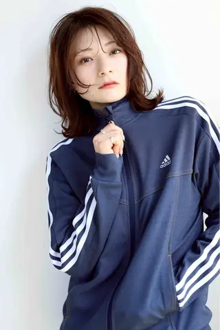 ミディアム 尾崎 優花のヘアスタイル