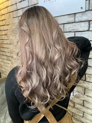 ロング 透明感ハイトーン カラー🦋🌧希咲のヘアスタイル