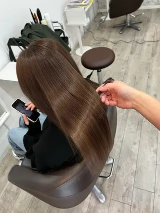 セミロング Ripps長居所属・メテオ ／ヘアカラー 西川菜実のヘアスタイル