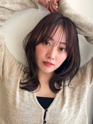 セミロング カラー LadA AIのヘアスタイル