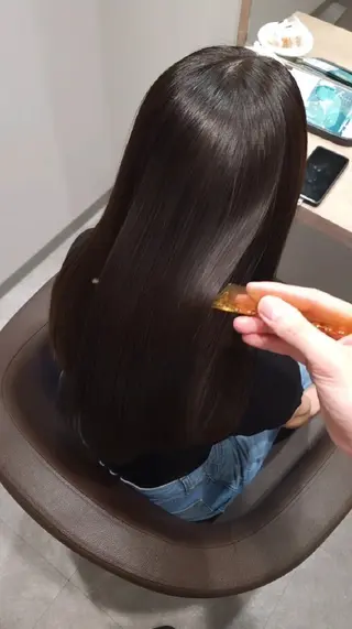 セミロング 縮毛矯正をしている人 のためのカラーのヘアスタイル