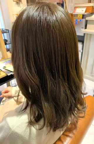 ミディアム カラー 浅沼 久瑠美のヘアスタイル