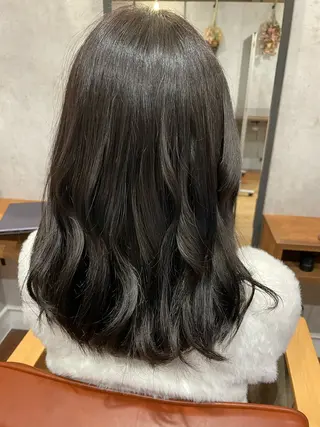 ミディアム 粟田 めぐみのヘアスタイル
