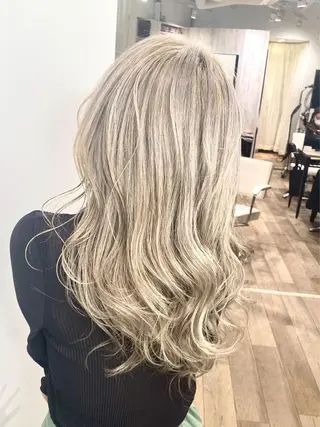 セミロング カラー 🌙HIZUKI🌙 ハイトーン 艶髪のヘアスタイル