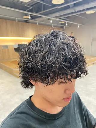 ミディアム パーマ メンズ 波巻きスパイラル🌀 新潟/万代/山下優のヘアスタイル