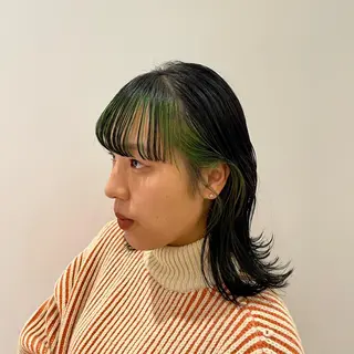 セミロング サエ/ レイヤー/パーマのヘアスタイル
